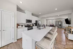 2534 Grantham Place Dr, Fort Mill, SC 29715 - Photo 7