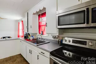 303 Myrtle Ave, Hamlet, NC 28345 - Photo 9