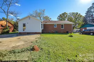 9313 Trinity Rd, Charlotte, NC 28216 - Photo 33