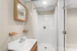 221 Kingsway Cir, Charlotte, NC 28214 - Photo 39