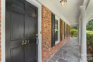 221 Kingsway Cir, Charlotte, NC 28214 - Photo 5