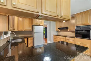 221 Kingsway Cir, Charlotte, NC 28214 - Photo 17