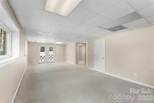 221 Kingsway Cir, Charlotte, NC 28214 - Photo 33