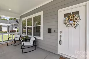 1613 Newcastle St, Charlotte, NC 28216 - Photo 5