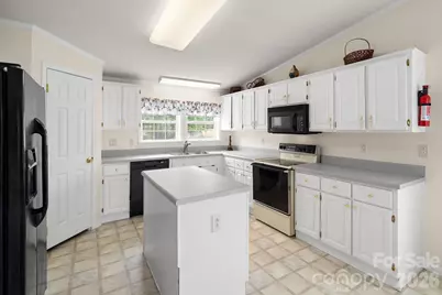30 Countryside Drive, Hendersonville, NC 28792 - Photo 15