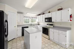 30 Countryside Dr, Hendersonville, NC 28792 - Photo 15