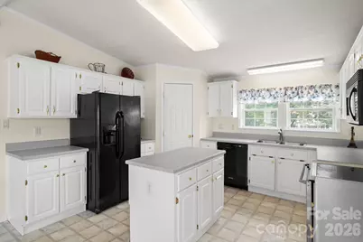 30 Countryside Drive, Hendersonville, NC 28792 - Photo 15