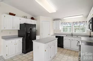 30 Countryside Dr, Hendersonville, NC 28792 - Photo 15