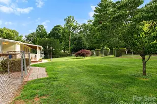 407 Hall St, Hendersonville, NC 28739 - Photo 3