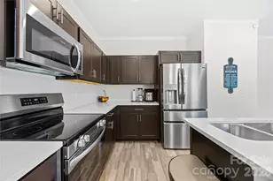 8131 Jonagold Ln, Charlotte, NC 28215 - Photo 9