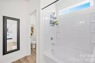 8131 Jonagold Ln, Charlotte, NC 28215 - Photo 23