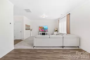 8131 Jonagold Ln, Charlotte, NC 28215 - Photo 13
