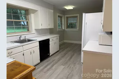 901 Ridgecrest Drive NE, Lenoir, NC 28645 - Photo 7