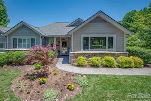 2 Meadow Ridge Ln, Hendersonville, NC 28739 - Photo 5