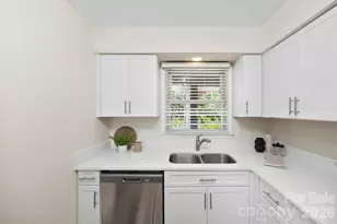 9808 Emerald Point Dr, Charlotte, NC 28278 - Photo 15