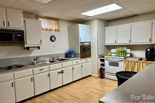 422 US Hwy 19E Hwy, Spruce Pine, NC 28777 - Photo 19