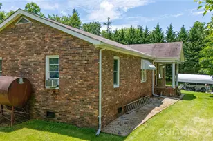 1424 Bear Creek Rd, Bakersville, NC 28705 - Photo 27