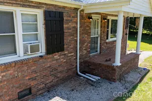 1424 Bear Creek Rd, Bakersville, NC 28705 - Photo 5