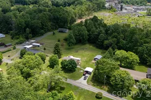 1424 Bear Creek Rd, Bakersville, NC 28705 - Photo 33