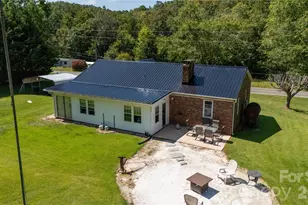 1424 Bear Creek Rd, Bakersville, NC 28705 - Photo 7