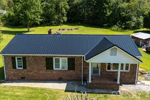 1424 Bear Creek Rd, Bakersville, NC 28705 - Photo 3