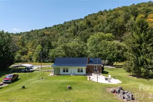 1424 Bear Creek Rd, Bakersville, NC 28705 - Photo 11