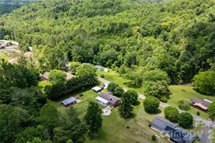 1424 Bear Creek Rd, Bakersville, NC 28705 - Photo 35