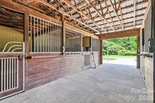 811 Butter St, Landrum, SC 29356 - Photo 35
