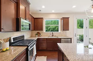 9411 Glenburn Ln, Charlotte, NC 28278 - Photo 7