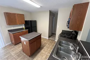 10636 Greatford Ct, Charlotte, NC 28215 - Photo 7