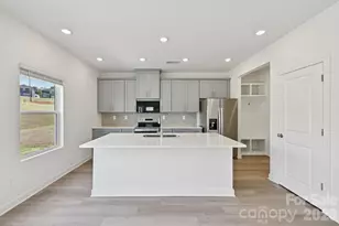 2052 Sunflower Cir, Newton, NC 28658 - Photo 7