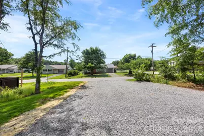 1003 College Boulevard, Dallas, NC 28034 - Photo 3