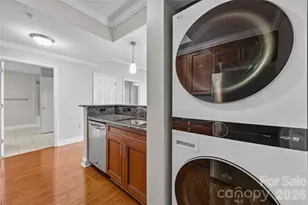 300 W 5th St, Charlotte, NC 28202 - Photo 25