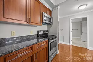 300 W 5th St, Charlotte, NC 28202 - Photo 25