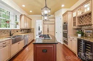3529 Mountain Cove Dr, Charlotte, NC 28216 - Photo 7
