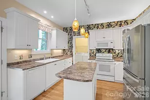 36 Poplar Creek Dr, Asheville, NC 28805 - Photo 9
