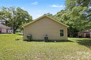 318 N Pryor St, Gastonia, NC 28052 - Photo 17