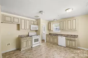 318 N Pryor St, Gastonia, NC 28052 - Photo 7