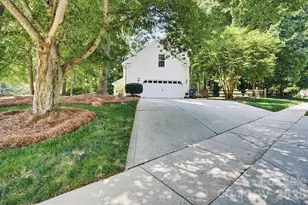 2908 Pinewood Hill Dr, Matthews, NC 28105 - Photo 3