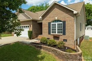 1590 Mayfair Dr, Conover, NC 28613 - Photo 3