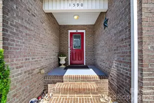 1590 Mayfair Dr, Conover, NC 28613 - Photo 5