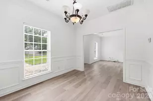 5423 Starflower Dr, Charlotte, NC 28215 - Photo 5