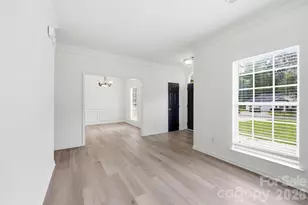 5423 Starflower Dr, Charlotte, NC 28215 - Photo 7