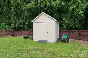 5423 Starflower Dr, Charlotte, NC 28215 - Photo 37
