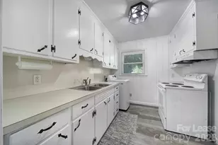 4301 Briarhill Dr, Charlotte, NC 28215 - Photo 25