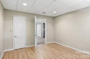 23 Warwick Pl, Asheville, NC 28804 - Photo 37