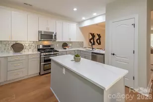 9323 Bonnie Briar Cir, Charlotte, NC 28277 - Photo 5