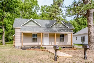 421 N Oakland Ave, Statesville, NC 28677 - Photo 1