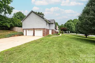 4158 Arrowhead Dr NE, Hickory, NC 28601 - Photo 5