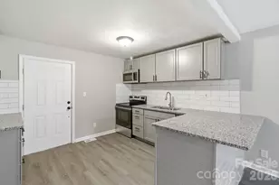 2732 Thornton Rd, Charlotte, NC 28208 - Photo 5